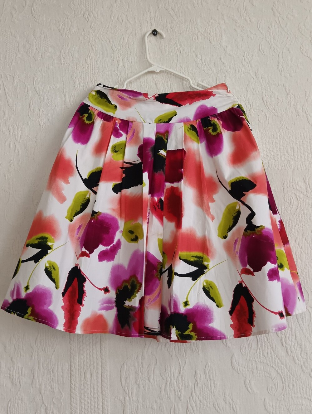 Worthington Saturated Floral A-Line Skirt  White Pink Red Pleated Knee Length SM - Picture 11 of 11